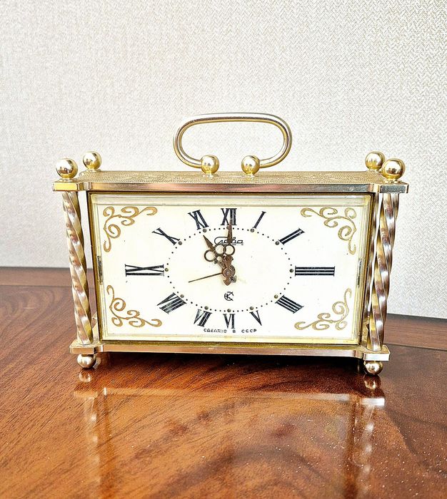 Годинник "Slava" настільний часи Слава вінтаж