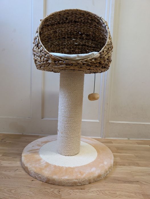 Karlie Banana-Leaf Little Hole Drapak dla Kota 56x56x93cm SOLIDNY