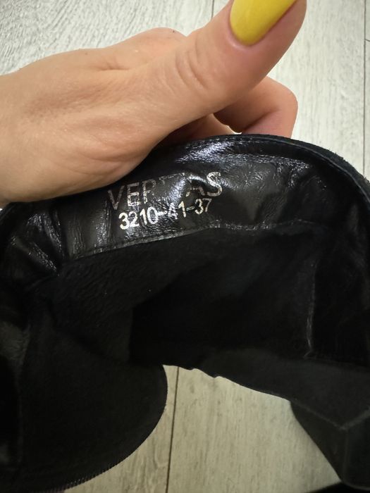 Ботильйони замшеві 37