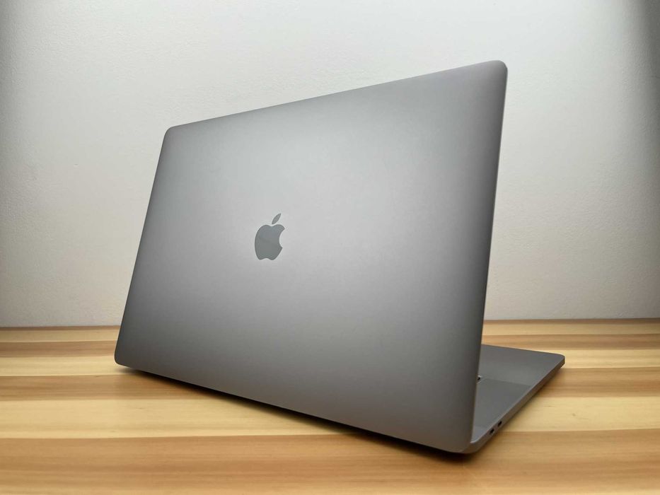 Apple MacBook Pro 16 / i7-9750H / 32GB / 512SSD / Bat 99-100% / Radeon 4GB / 3072x1921 / A2141 / Świetny stan! / Rok Gwarancji