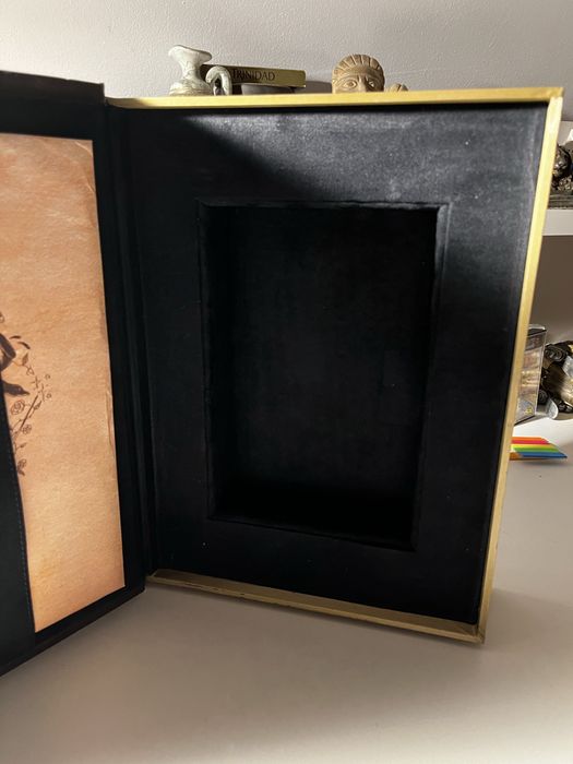 Sprzedam kolekcjonerska książkę  J.K. Rowling