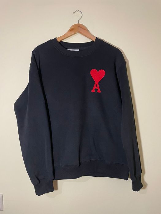 Suwet AMI preta com coração vermelho  tamanho S