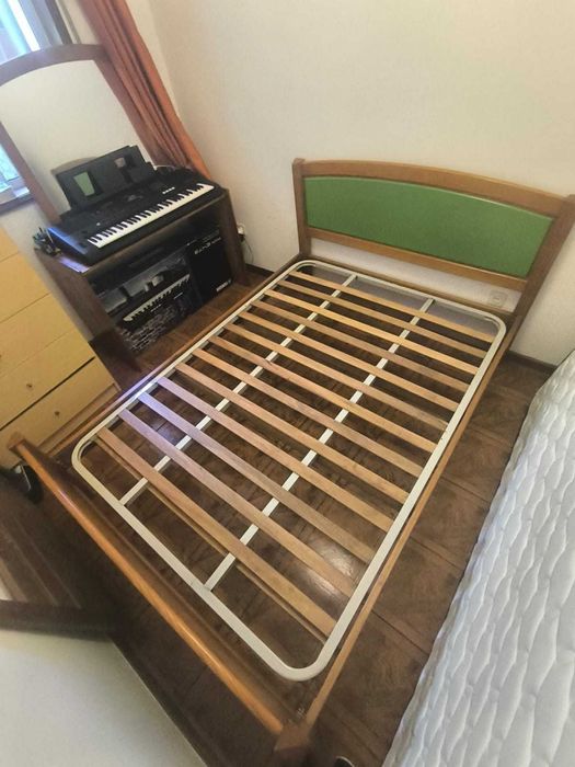 Cama de Casal de Madeira (com colchão incluído)