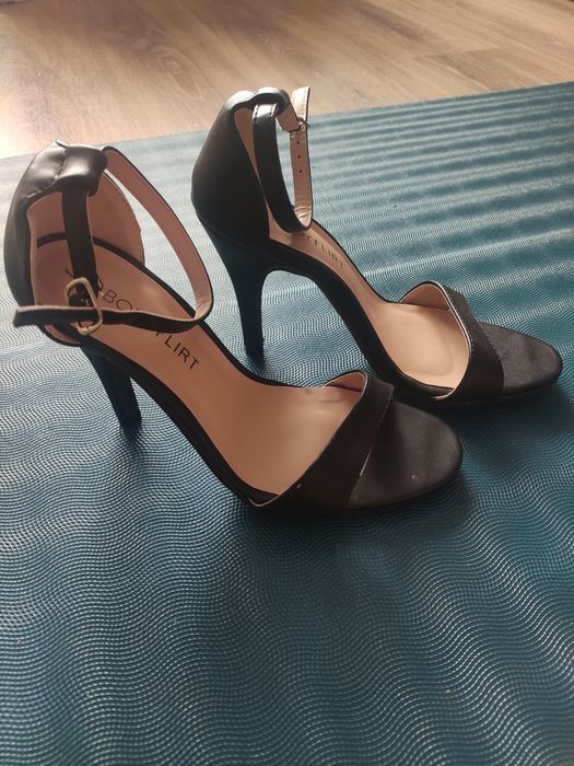 Buty - Sandały na szpilce