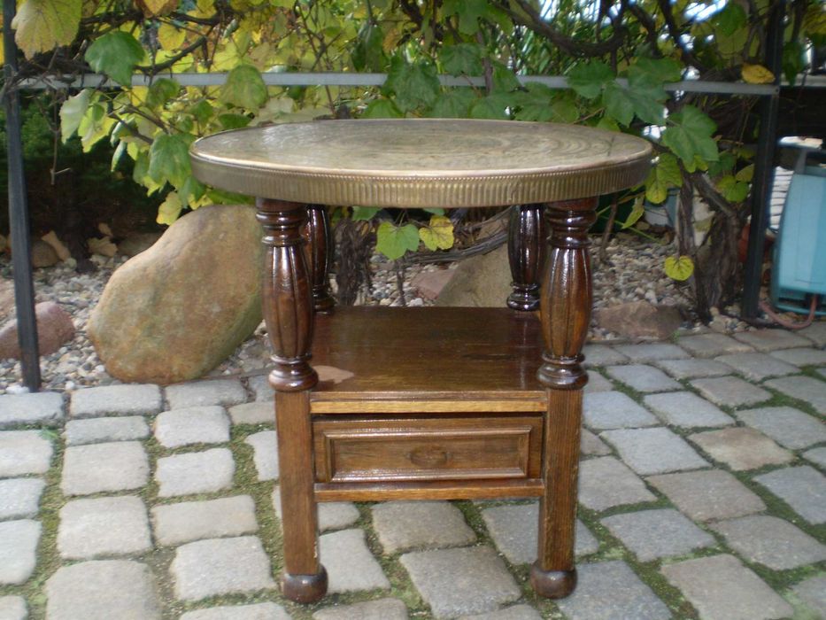 antyk stary stolik
