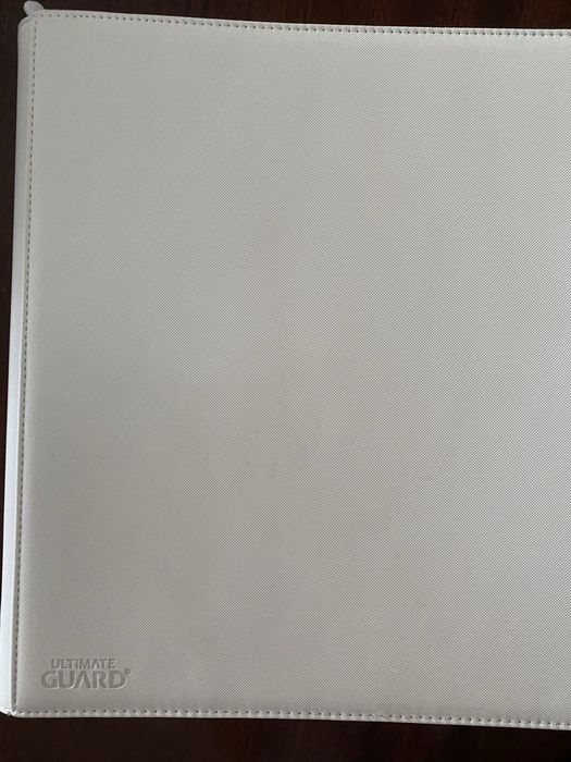 Ultimate Guard Zipfolio Xenoskin 24 Pocket Branco