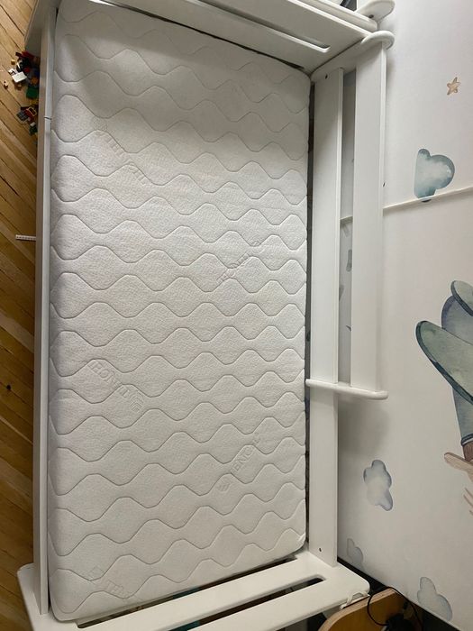 Drewniane łóżko dziecięce z szufladą 160x80