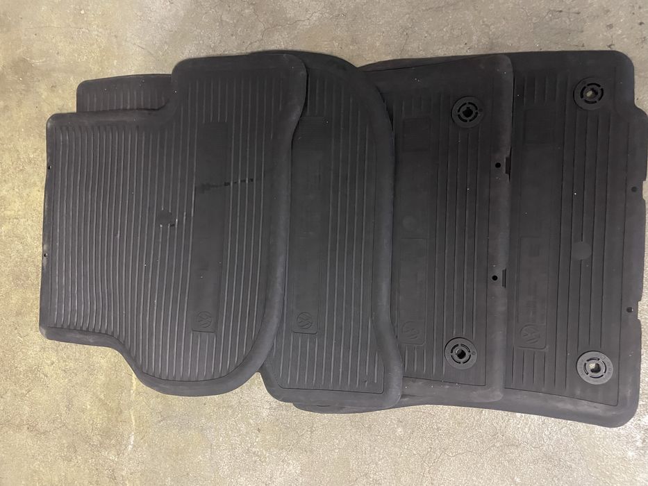 Jogo tapetes ORIGINAIS + proteção mala para VW GOLF VI