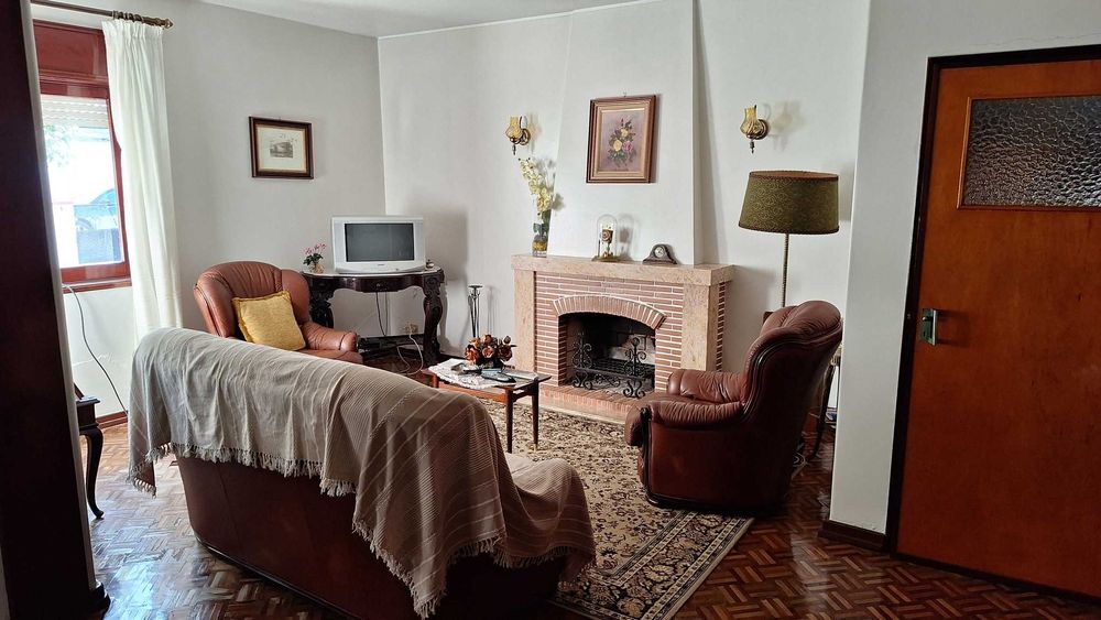 Moradia Independente no centro de Alpiarça - Oportunidade de negócio