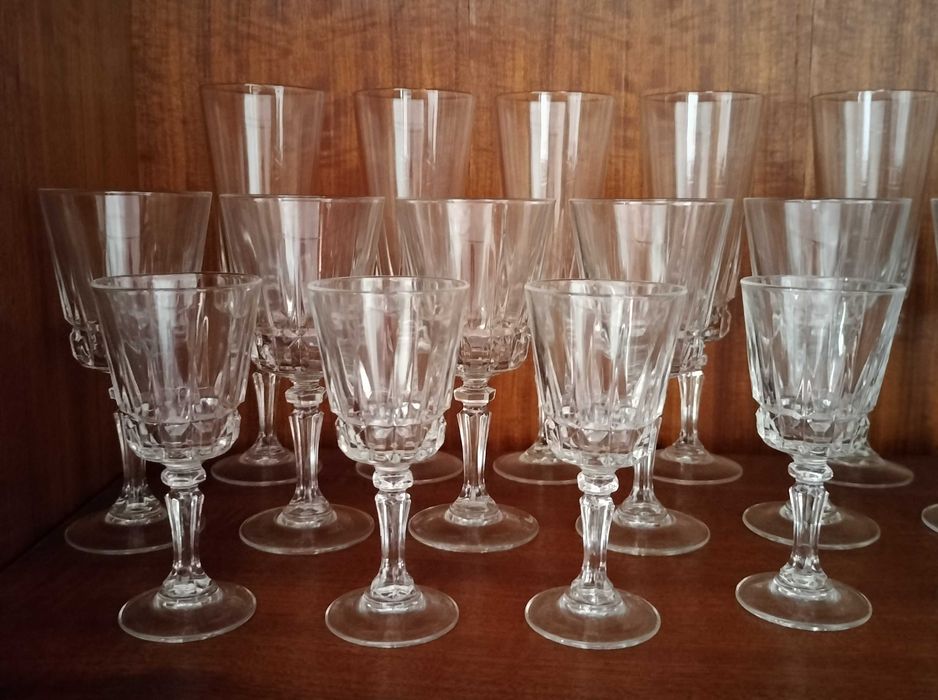 Conjunto de 1 Jarro + 12 taças p/ champanhe + 12 p/ Água + 12 p/ vinho ...