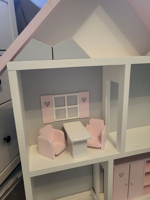 Drewniany domek dla lalek barbie z mebelkami