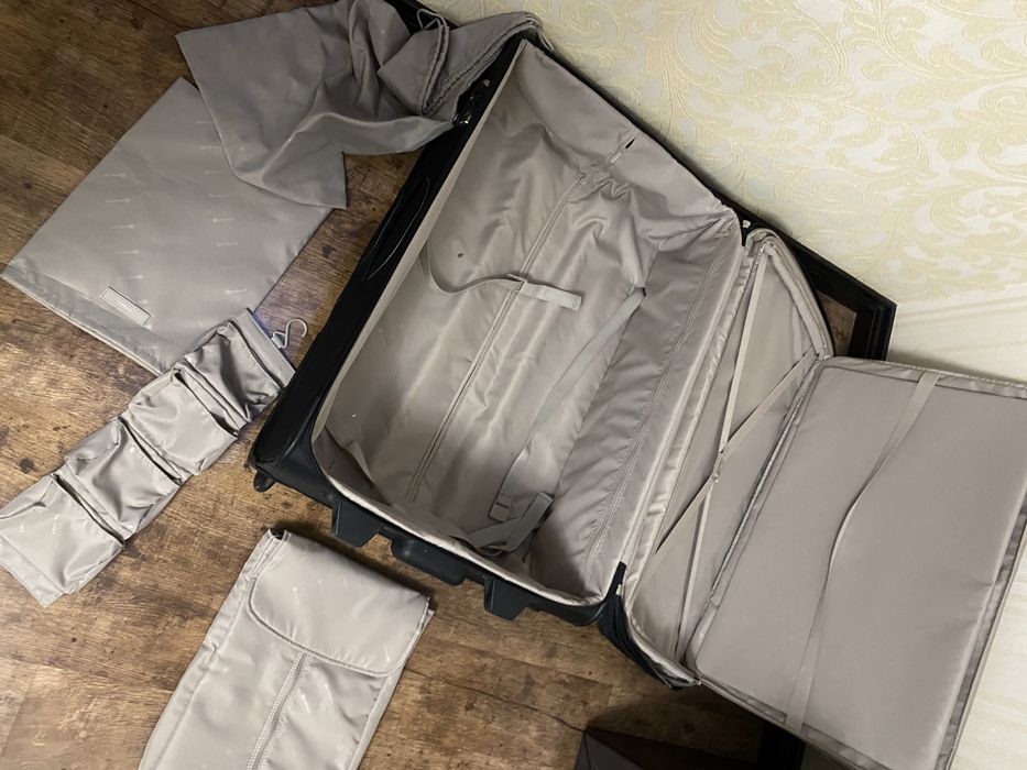 Большой дорожный чемодан Delsey