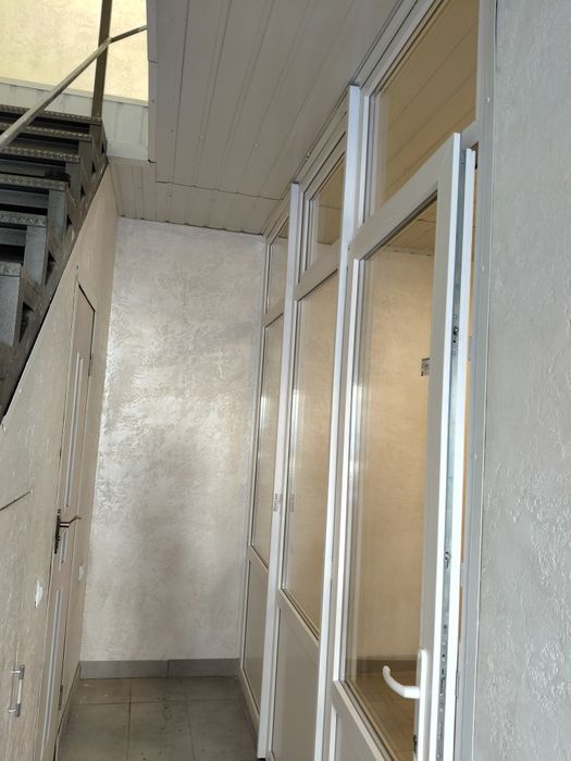 Оренда Магазину другий поверх частина першого