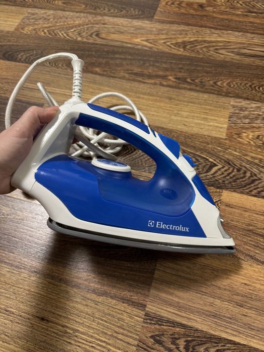 Праска з парою Electrolux EDB5130 | Утюг с паром