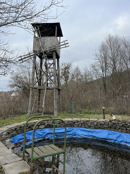 Продаж двоповерхового будинку з банею та ставком