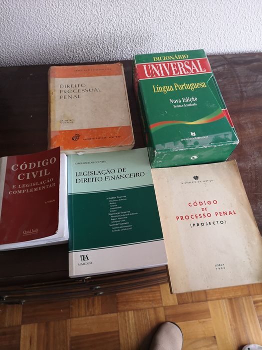 Livros código civil dicionário lei de trabalho etc