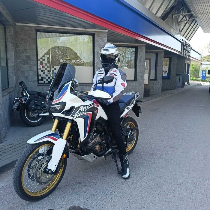 Honda Africa Twin 1000 manual - Przyjaciel na każdą trasę !
