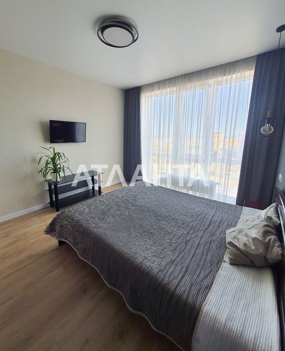 Квартира з ремонтом в новому зданому будинку Sky city компанії Будова