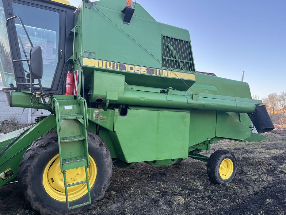 Комбайн John Deere 1065