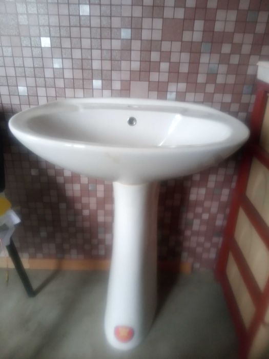 Раковина с пьедесталом