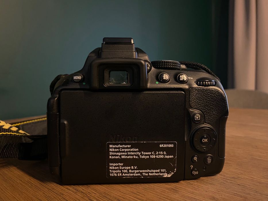 Sprzedam  Nikon D5300 z obiektywami 35mm f/1.8 oraz 18-105