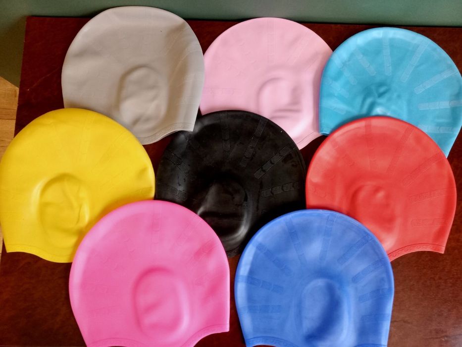 Шапочка для плавания (для длинных и обычных волос) силиконовая.