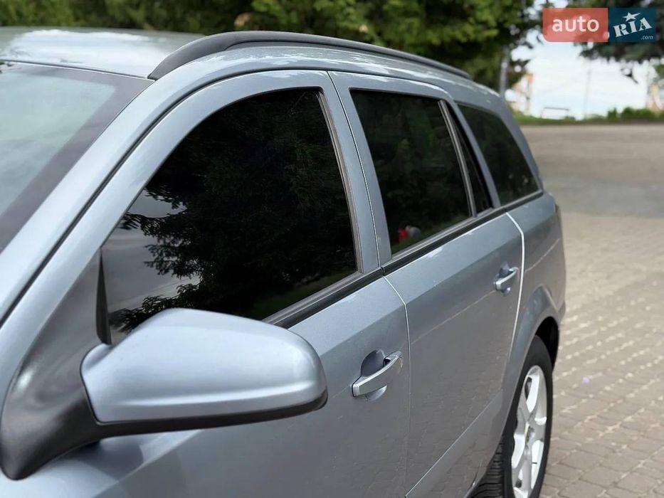 Opel Astra 2006рік 1.6 газ- бензин.