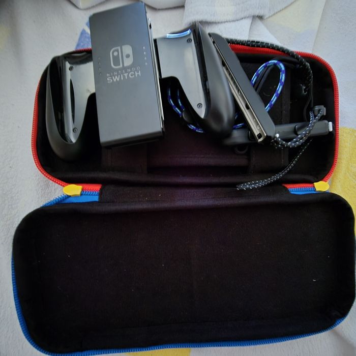 Vendo switch oled branco com garantia e mais 3 comandos