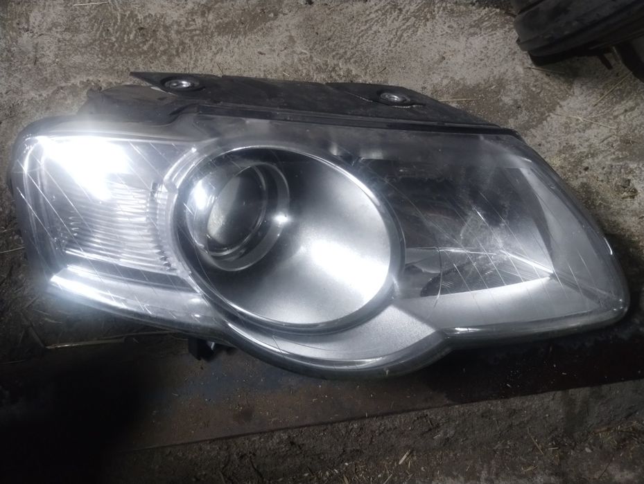 Volkswagen Passat b6 lampa przód prawa