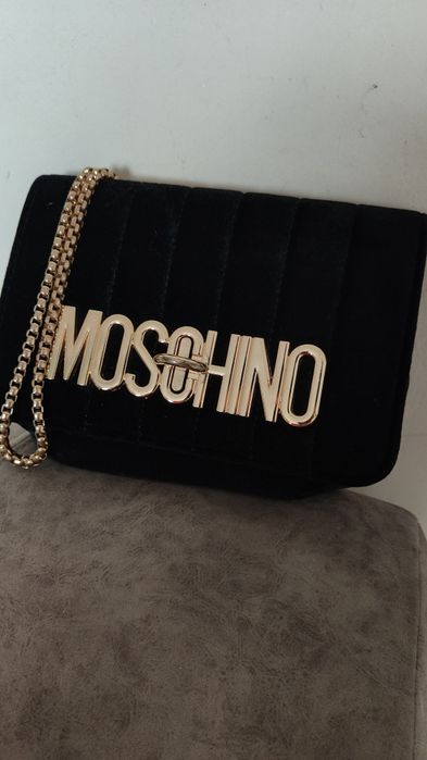 Torebka wieczorowa Moschino napisać welurowa
