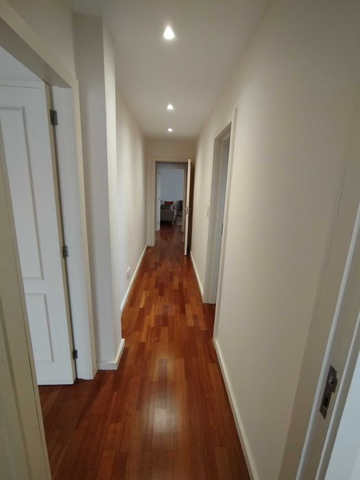 Excelente T2 em Fernão de Magalhães, com muito espaço e luz natural