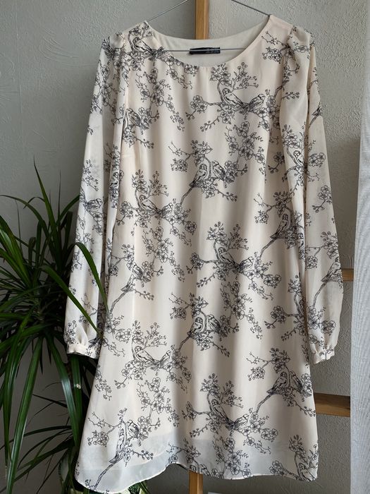 Atmosphere 36 sukienka beżowa kwiatki cienka wiosenna