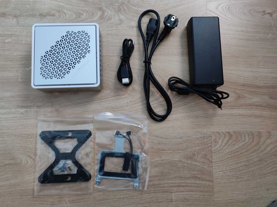 MINI PC Minisforum HM90 Ryzen 9 4900H 16GB 512GB Win10