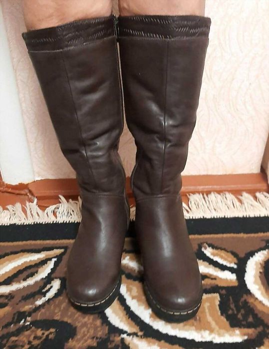 Продаю шкіряні  чоботи 38 розміру