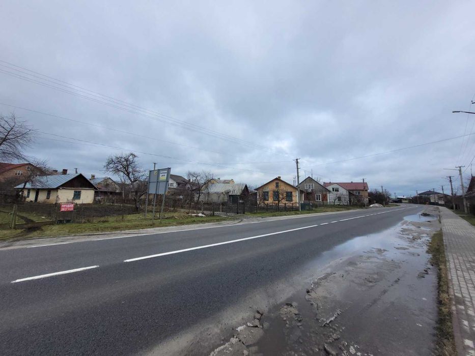 Дерев'яний будинок та земельна ділянка 14 сот. м. Кам'янка-Бузька