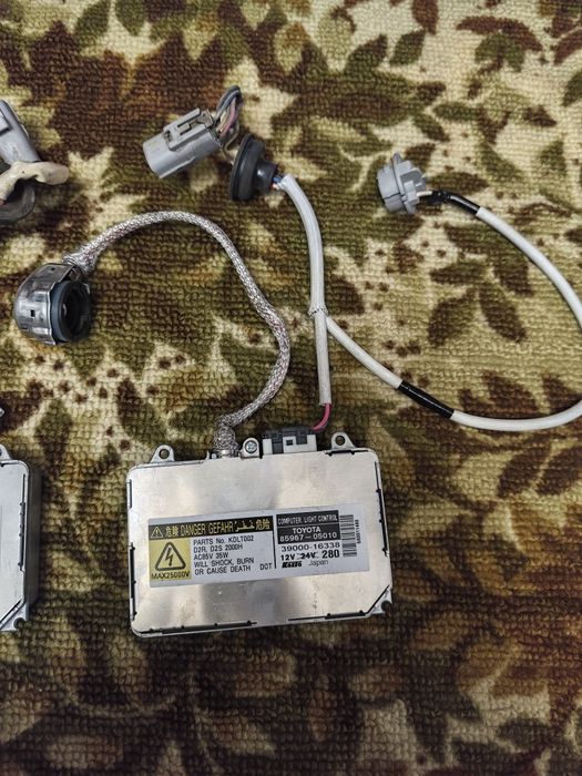 Оригінальний блок розпалу ксенону Toyota Lexus Koito 85967-05010 (D2S/