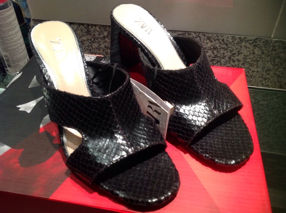 Sandália/Mules  37 pele cobra estrear c etiq. Preto, lindas!