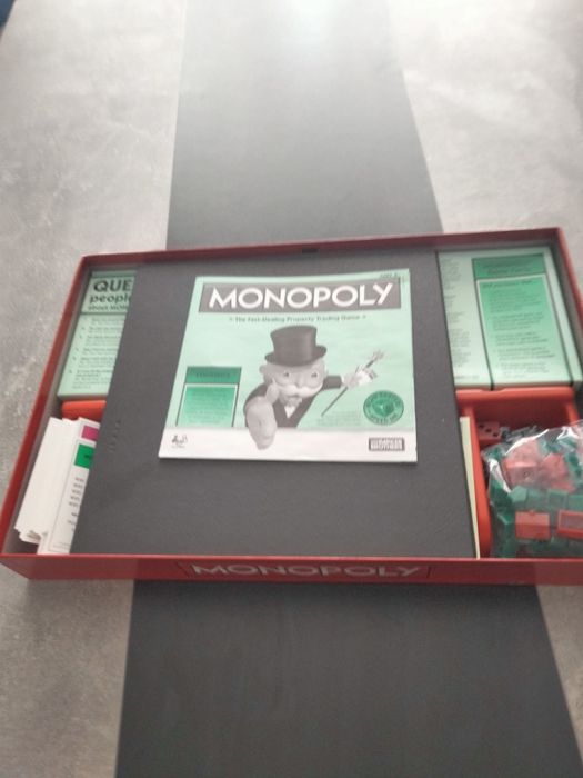 Vendo jogo Monopoly urgência