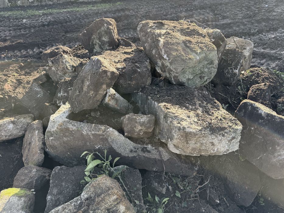 Pedras pra muros pedras grandes