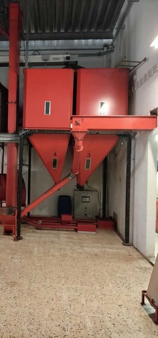 Conjunto de 10 silos com sistema de pesagem e mistura