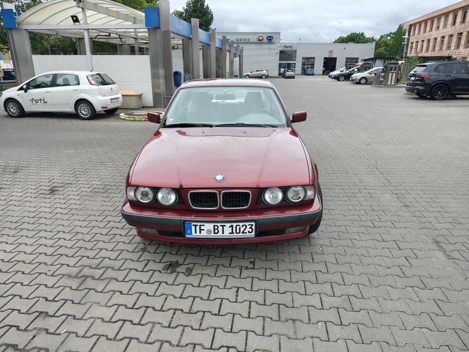 BMW E34  Posiada pełną dokumentację od wyjazdu z fabryki do dzisiaj