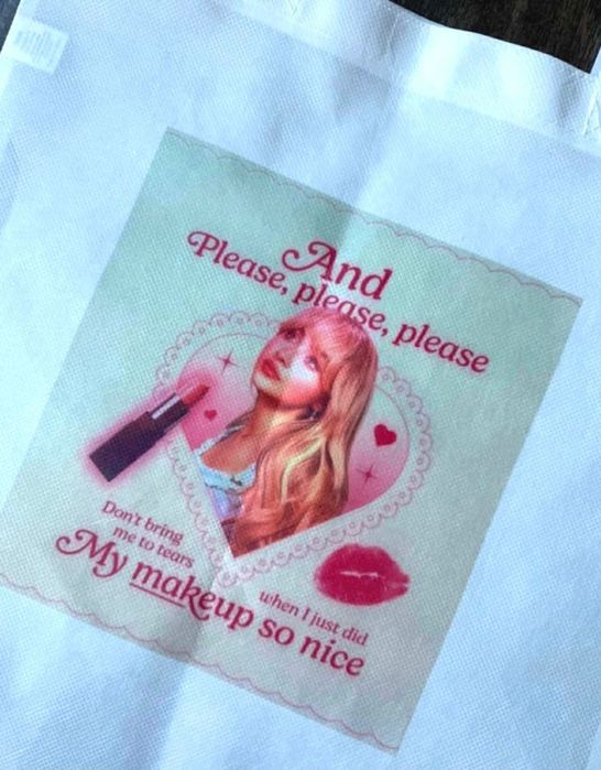 Torebka torba tote bag materiał non woven Sabrina Carpenter