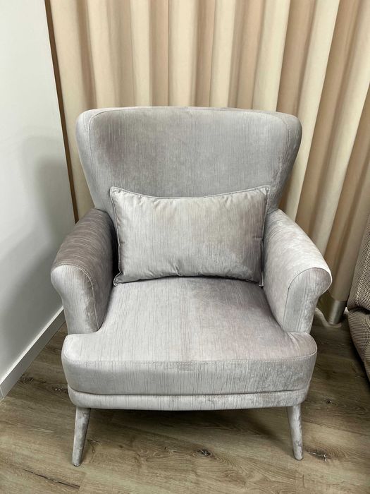 Cadeirão em veludo NOVO