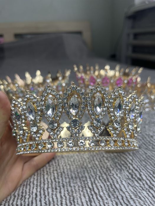 Корона на торт. Металева корона. Діадема на свято.