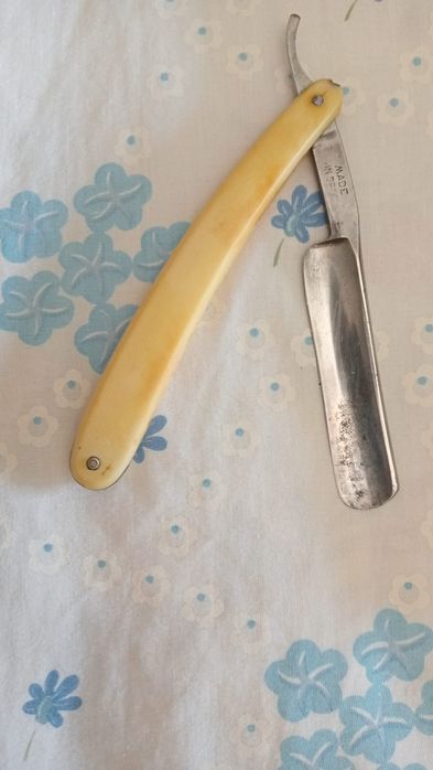 Vendo 2 navalhas de Barbeiro.