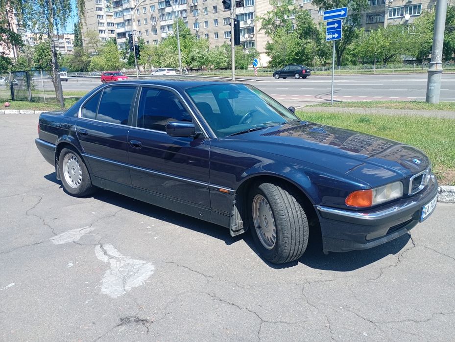BMW E38 740I хорошее состояние