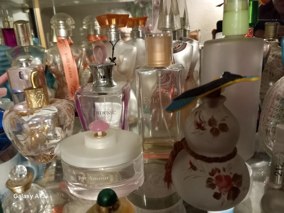 Perfumes frascos vazios colecção