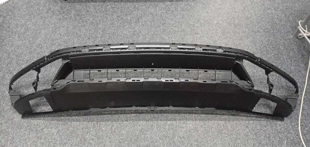 Губа бампера TOUAREG 14-18 Туарег