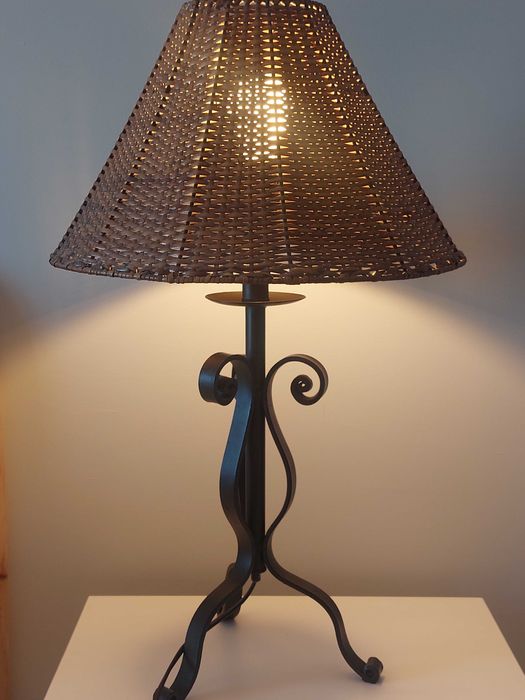 Candeeiro mesa estilo rústico