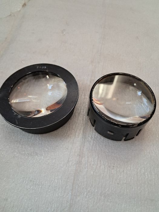 Лінзи, збільшувальні лупи.